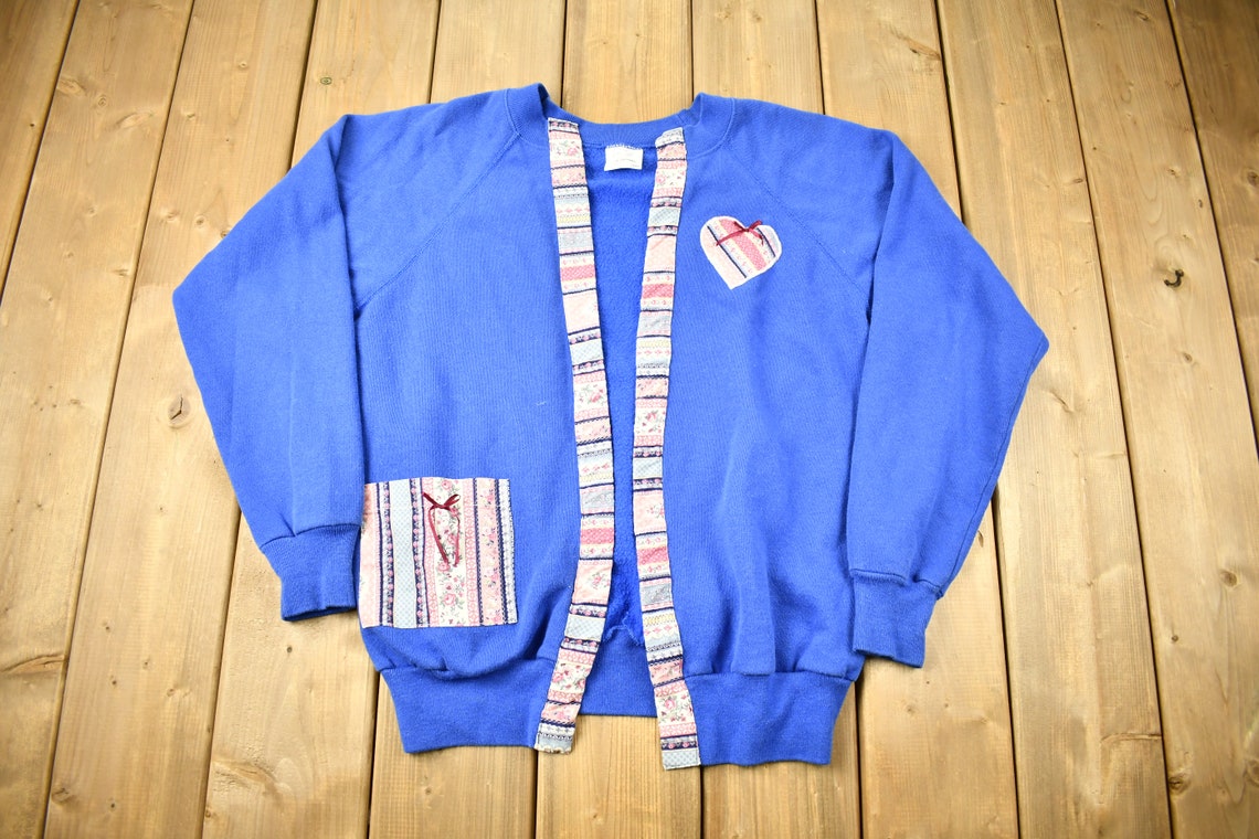 Vintage 1990s Panill Heart Theme Shall Cardigan Sweater / Vintage Cardigan / Button Up / Patchwork / Embroidered / Made In USA, foto 1 di 5