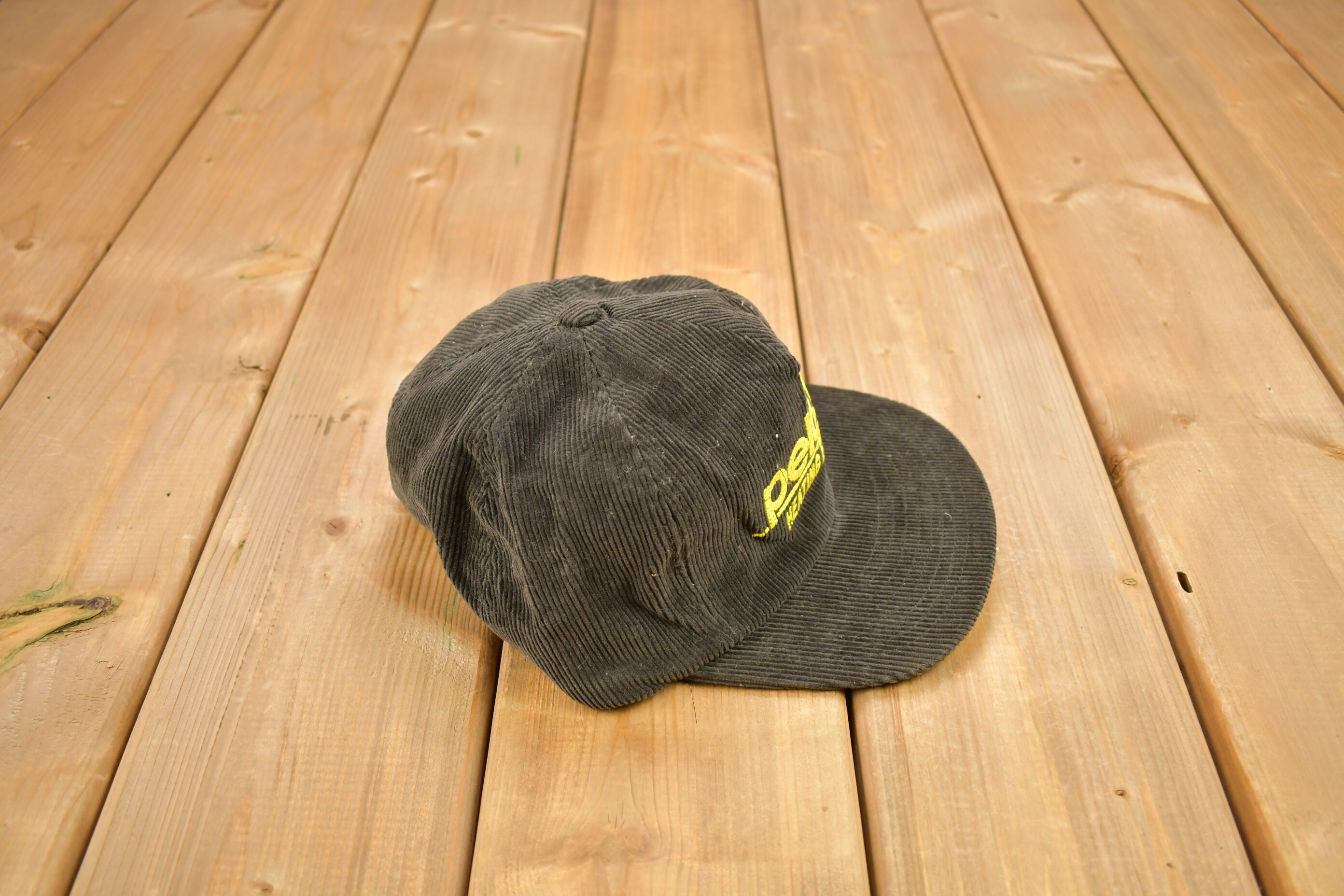 Casquette Snapback Totaline Vintage Années 90 - Velours Côtelé Rouge - Neuf Sans étiquette
