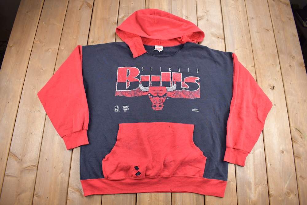 Vintage 1980S Chicago Bulls Nba Hoodie Made In Usa Nutmeg / Vintage Bulls / Distressed New Hoodie