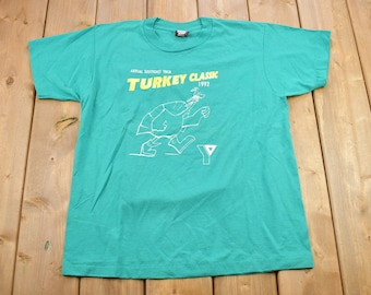 Vintage 1992 Jährliches Südosten YMCA Türkei Klassisches Souvenir T-Shirt / Streetwear / Made In USA / Urlaubs-T-Shirt / Reise-T-Shirt / 90er Jahre YMCA