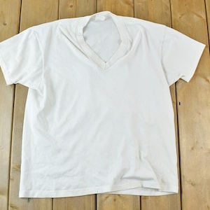 Vintage 1980s Blank White V Neck Single Stitch T-Shirt  / 90s Vintage Souvenir Tee / Rare Vacation Tee / Summer Shirt Made In USA
