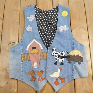 Vintage 1990s Farm Barnyard Scene Embroidered Denim Vest / 1990s Vest / Vintage Embroidered Vest / Denim Waistcoat / Farm Applique Vest