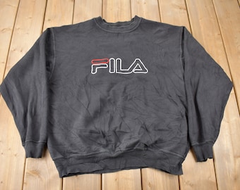 Vintage jaren 1990 FILA geborduurd sweatshirt met ronde hals gemaakt in Canada maat XL