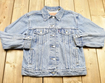 Vintage 1990s Levi's Light Wash Denim Jean Jacket / Vintage Levi's Denim / Fall Winter Outerwear / Streetwear Fashion / Red Tab Essential