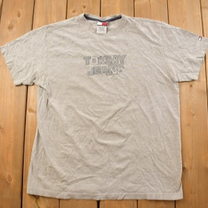 Vintage 1990s Tommy Jeans Graphic T-Shirt / 90s / Vintage Streetwear / Graphic T Shirt / Tommy Hilfiger