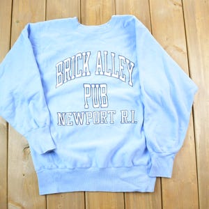 Vintage 1990s Champion Reverse Weave Brick Alley Pub Sweatshirt / Vintage Champion / Vintage Pullover / Streetwear / Athleisure Sportswear