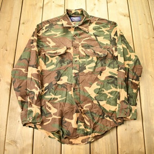 Vintage 1990s Woodland Camo Hemd mit Knöpfen / Waldland Camo Shirt / Jagdhemd / komplett bedruckt