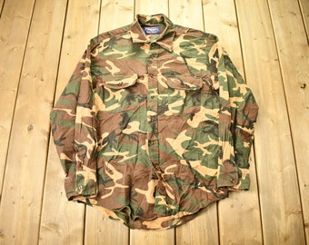 Vintage 1990s William's Bay Woodland Camo Button Up Shirt / 1990s Button Up / Outdoorsman / Hunting Shirt / All Over Print