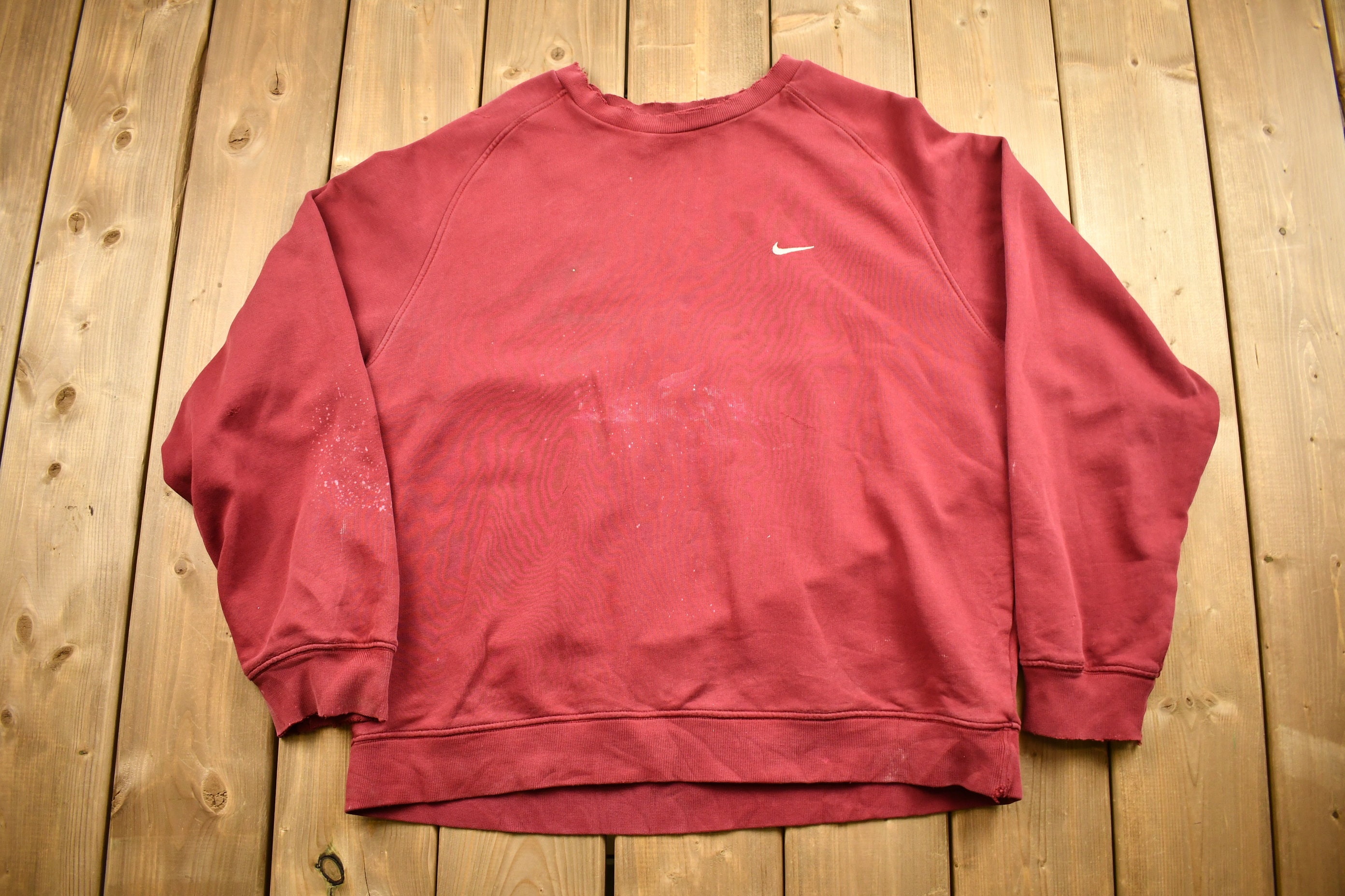Red vintage nike crewneck sale