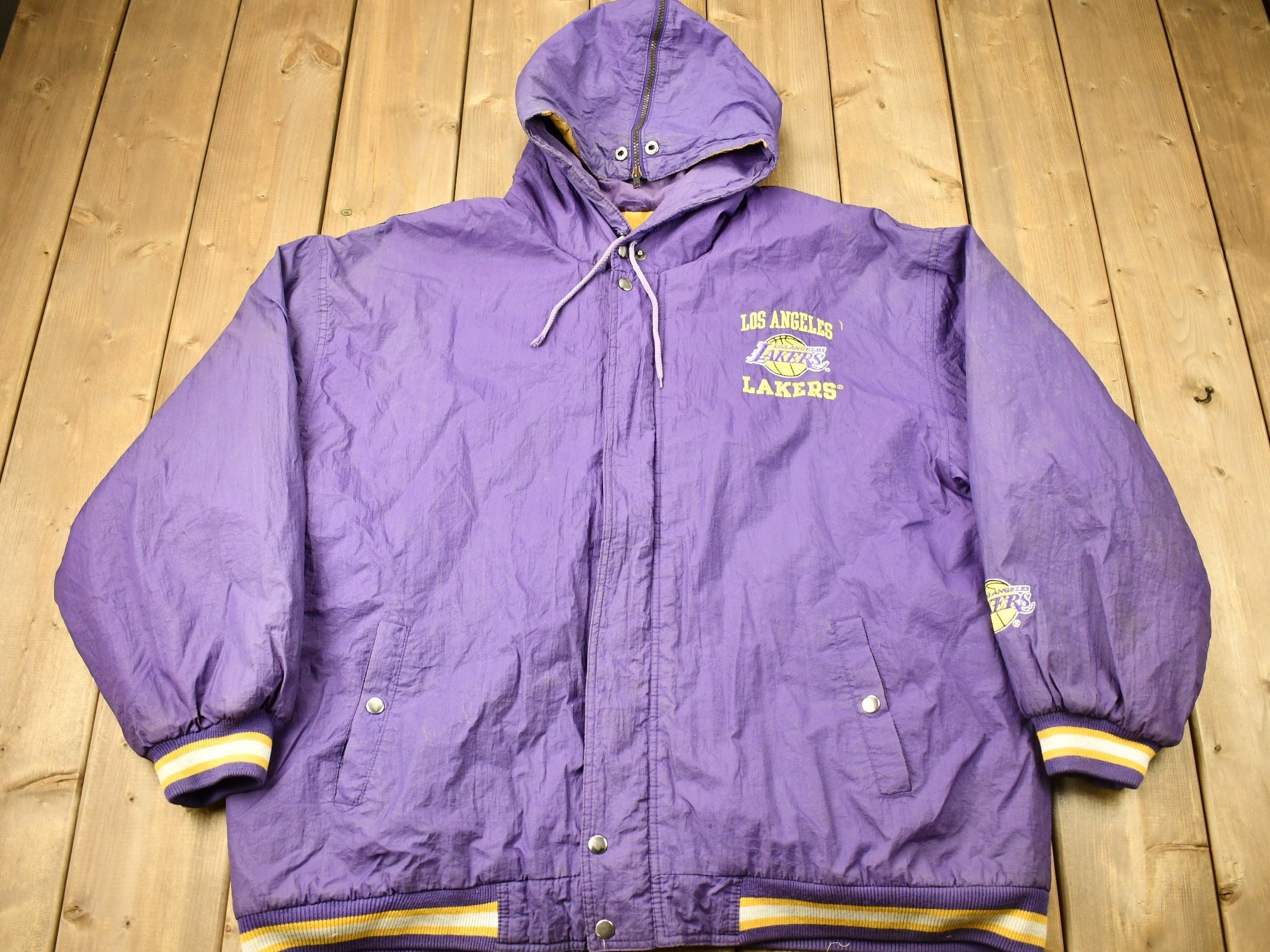 Vintage 1990s Los Angeles Lakers NBA Full Zip Puffer Jacket Vintage 1990s Los Angeles Lakers NBA Full Zip Puffer Jacket