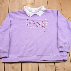 Vintage 1990s Floral Embroidered Collared Sweatshirt / 90s Sweatshirt / Souvenir / Athleisure / Streetwear / Embroidered Flowers