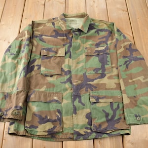 Vintage 1992 US Military Woodland Camo Button Up Combat Jacket Size Medium Regular