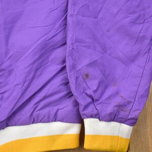 Vintage 1990s Champion Los Angeles Lakers NBA Bomber Jacket / Athleisure Sportswear / Streetwear Fashion / Vintage Champion / 90s NBA imagen 4