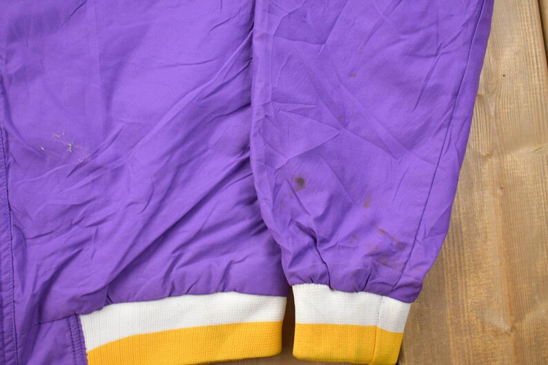 Vintage 1990s Champion Los Angeles Lakers NBA Bomber Jacket / Athleisure Sportswear / Streetwear Fashion / Vintage Champion / 90s NBA imagen 4