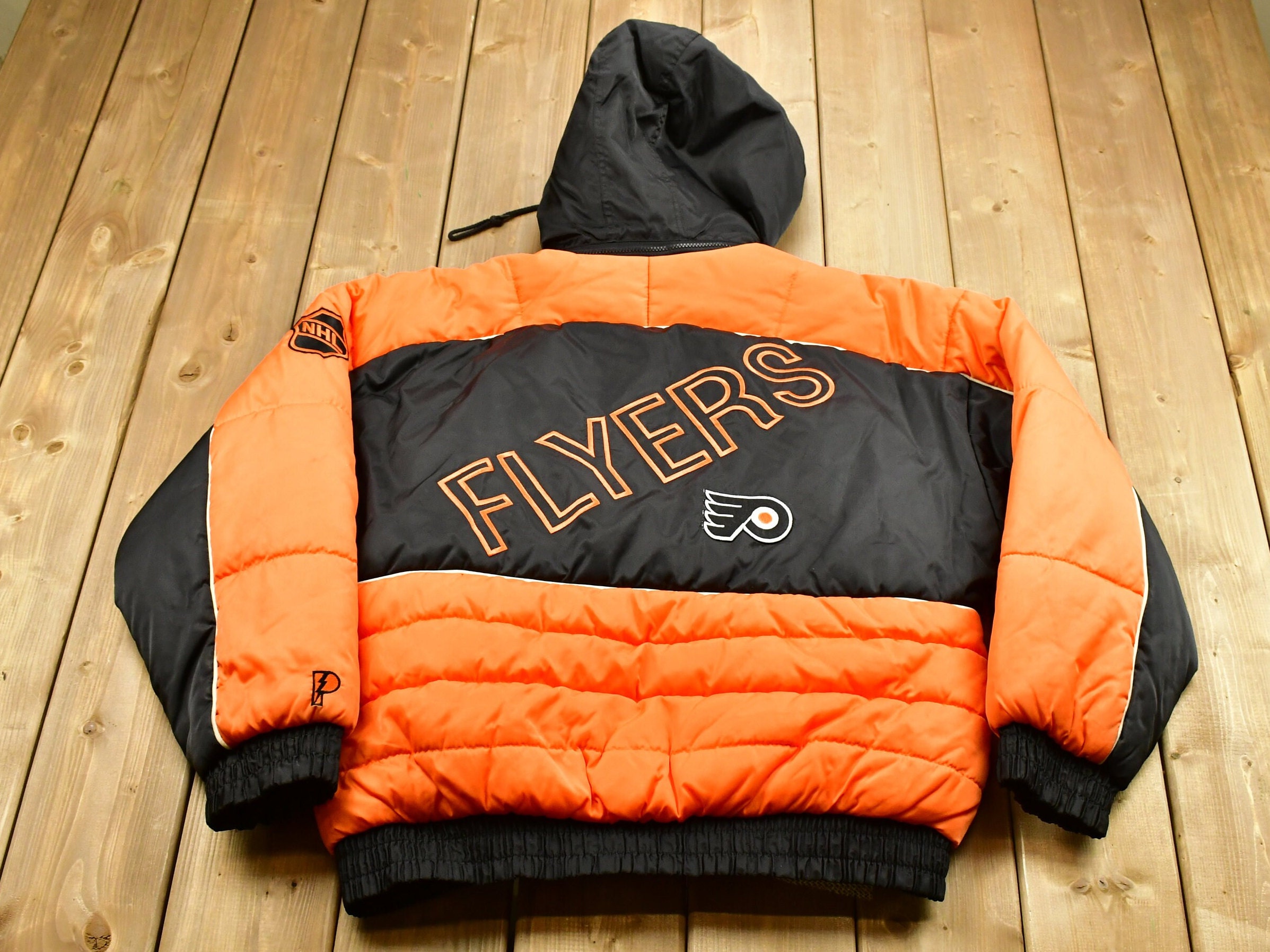 Vintage 1990s Philadelphia Flyers NHL Pro Player Puffer Jacket