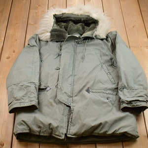 Vintage 2000 Military Parka / Button Up Jacket / US Army Green / Vintage Army / Streetwear Fashion / Army Jacket / 2000s Parka