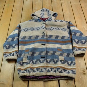 Chaqueta de campo con capucha estilo neoyorquino vintage de los 90, de lana con bordado abstracto, estilo urbano, con estampado azteca.
