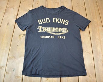 Camiseta vintage de los años 90 de Bud Enkins Triumph Sherman Oaks con estampado gráfico. Hecha en EE. UU. Talla M.