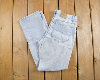 Vintage 1990's Lee Light Wash Jeans Size 32 x 30 / Made in USA / Basic Blue Denim / American / Streetwear Fashion / Pants / Clothing