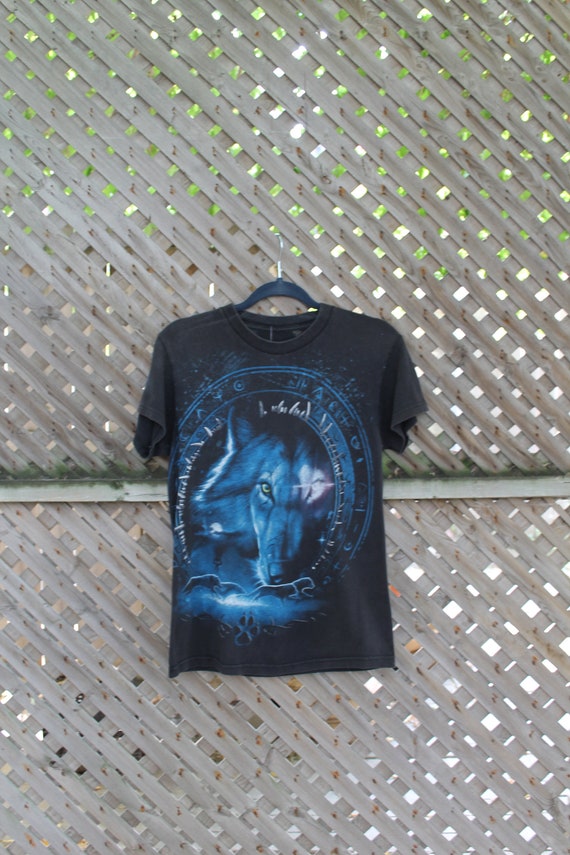 Wilderness Graphic / Wolf Animal Graphic T Shirt /