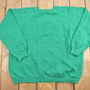 Vintage 1980s Hanes Her Way Green Raglan Crewneck Sweatshirt / 80s Crewneck / Vintage Blank / Essential / Made in USA / 80s Blank