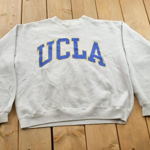 Blusa de gola redonda bordada vintage UCLA Bruins dos anos 90 / Blusa de gola redonda universitária vintage / Roupa esportiva / Americana Universidade da Califórnia