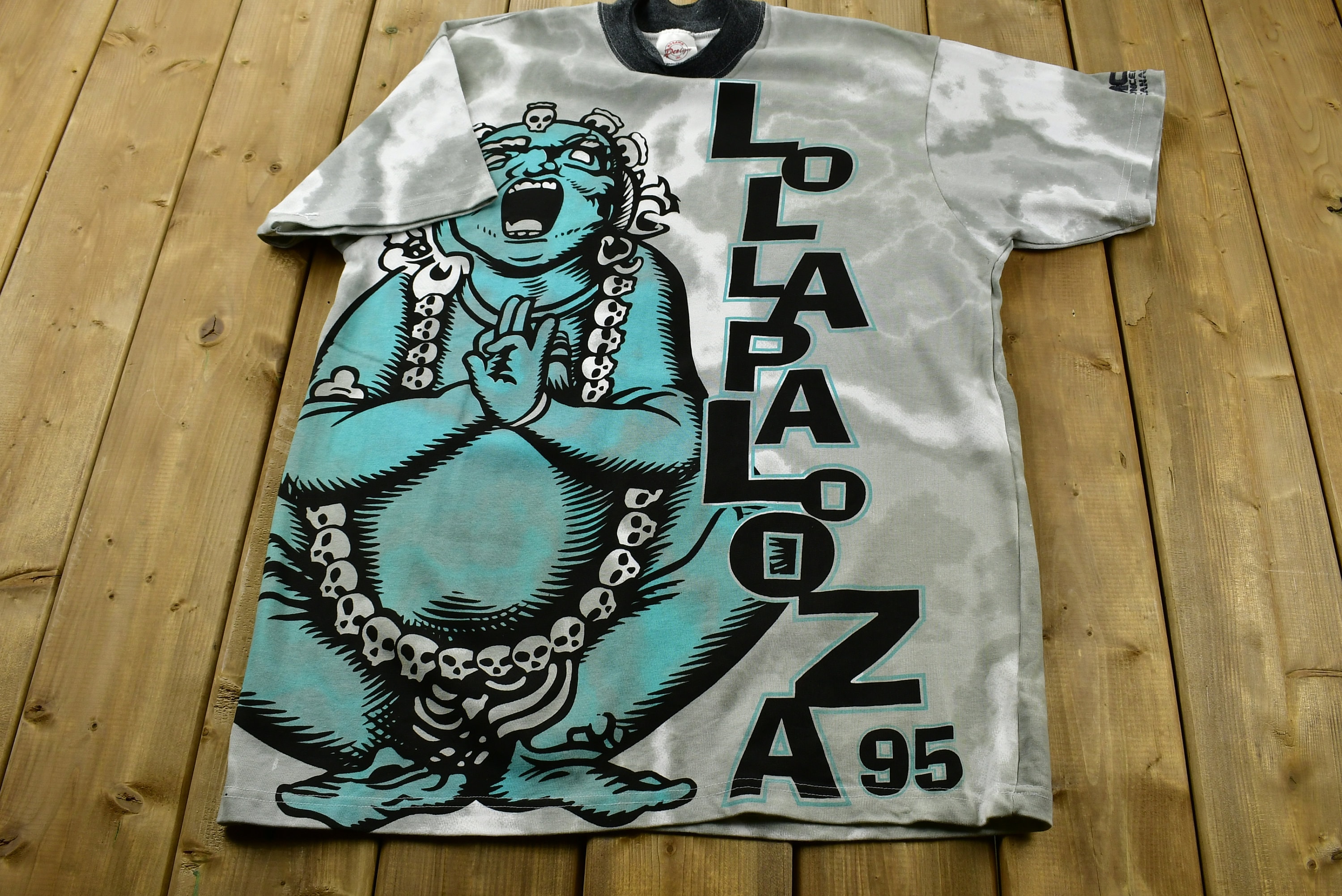 LOLLPALOOZA☆ローラパルーザ☆95's☆ヴィンテージTシャツ☆タイダイ Vintage Deadstock 1995 Lollapalooza Buddha Mock Neck Tour T-shirt