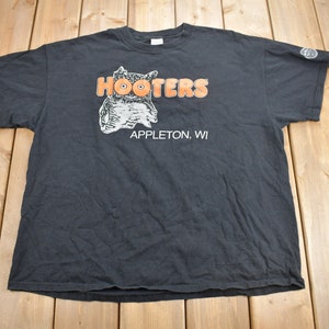 Vintage 2003 Hooters Appleton Wisconsin souvenir T-shirt / Streetwear / T-shirt d&#39;été / T-shirt de vacances / T-shirt de voyage