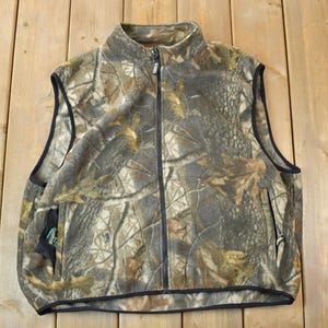 Vintage 1990s Guide Series Camo Fleece Sweater Vest / Outdoorsman / 90s Sweater / Streetwear / Hiking / Fleece Zip up