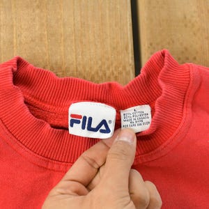 Puede incluir: Un letrero de madera r&uacute;stica con el texto "Welcome to our home" en letras blancas. El letrero presenta un acabado envejecido y un dise&ntilde;o sencillo y acogedor para la decoraci&oacute;n.