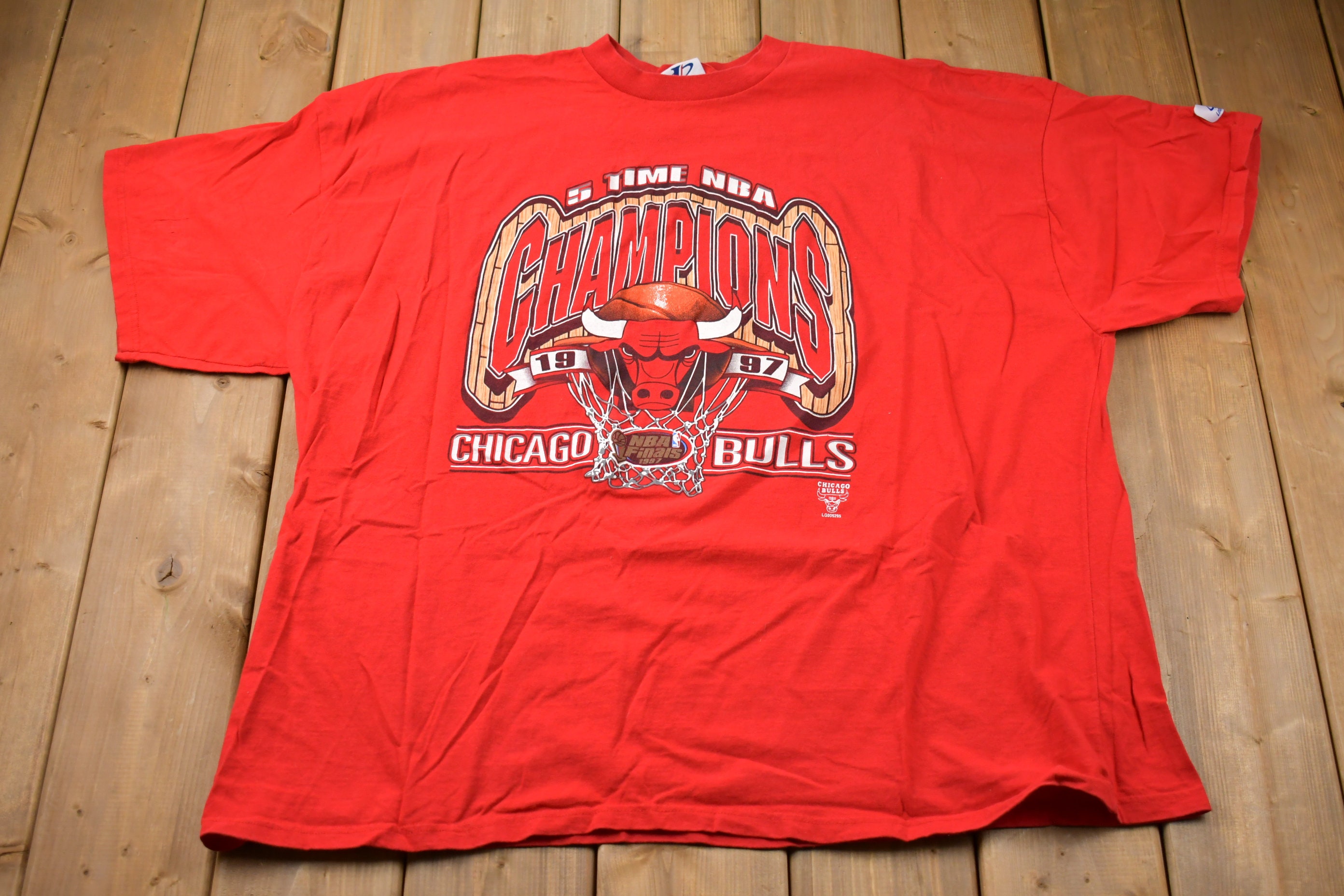 1997 Chicago Bulls NBA Champs Starter T Shirt Size Large – Rare VNTG