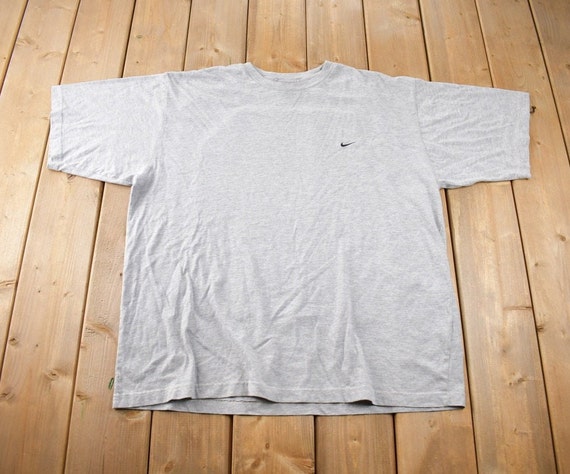 nike tee mini swoosh