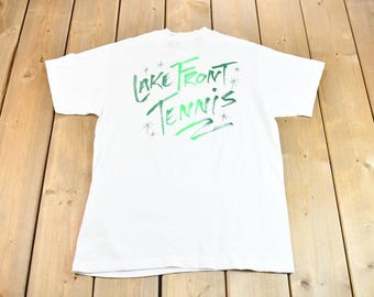 Vintage jaren 1990 Lake Front Racquet & Health Club Single Stitch Graphic T-shirt / Made in USA / Lake Front Tennis / Vintage racket sport-T-shirt