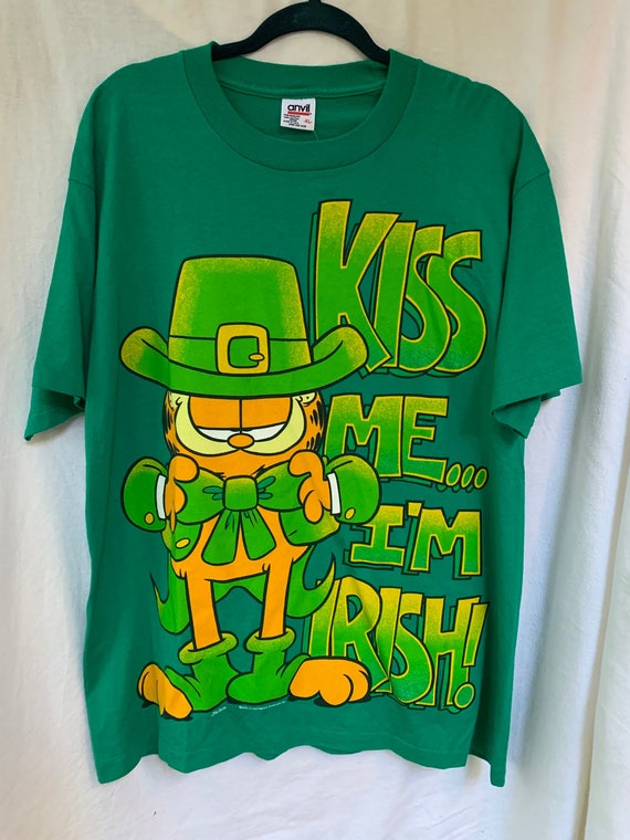 Garfield Oversized T-Shirt / Kiss Me I'm Irish / V