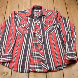 Vintage 1990s Wrangler Plaid Button Up Shirt / 1990&#39;s Button Up / Vintage Flannel / Casual Wear / Workwear / Pattern Button Up