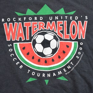T-shirt du tournoi de football de Rockford United vintage des années 2000 pour hommes M / point unique / NBA / Streetwear des années 2000 / Athleisure / Vêtements de sport image 4