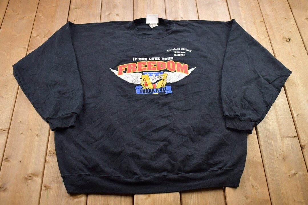 Vintage 1990s Dairyland Outdoor Veterans Retreat Crewneck Sweatshirt