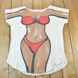 Vintage 1990s Beach Body Single Stitch T-Shirt  / 90s Vintage Souvenir Tee / Rare Vacation Tee / Summer Shirt Made In USA