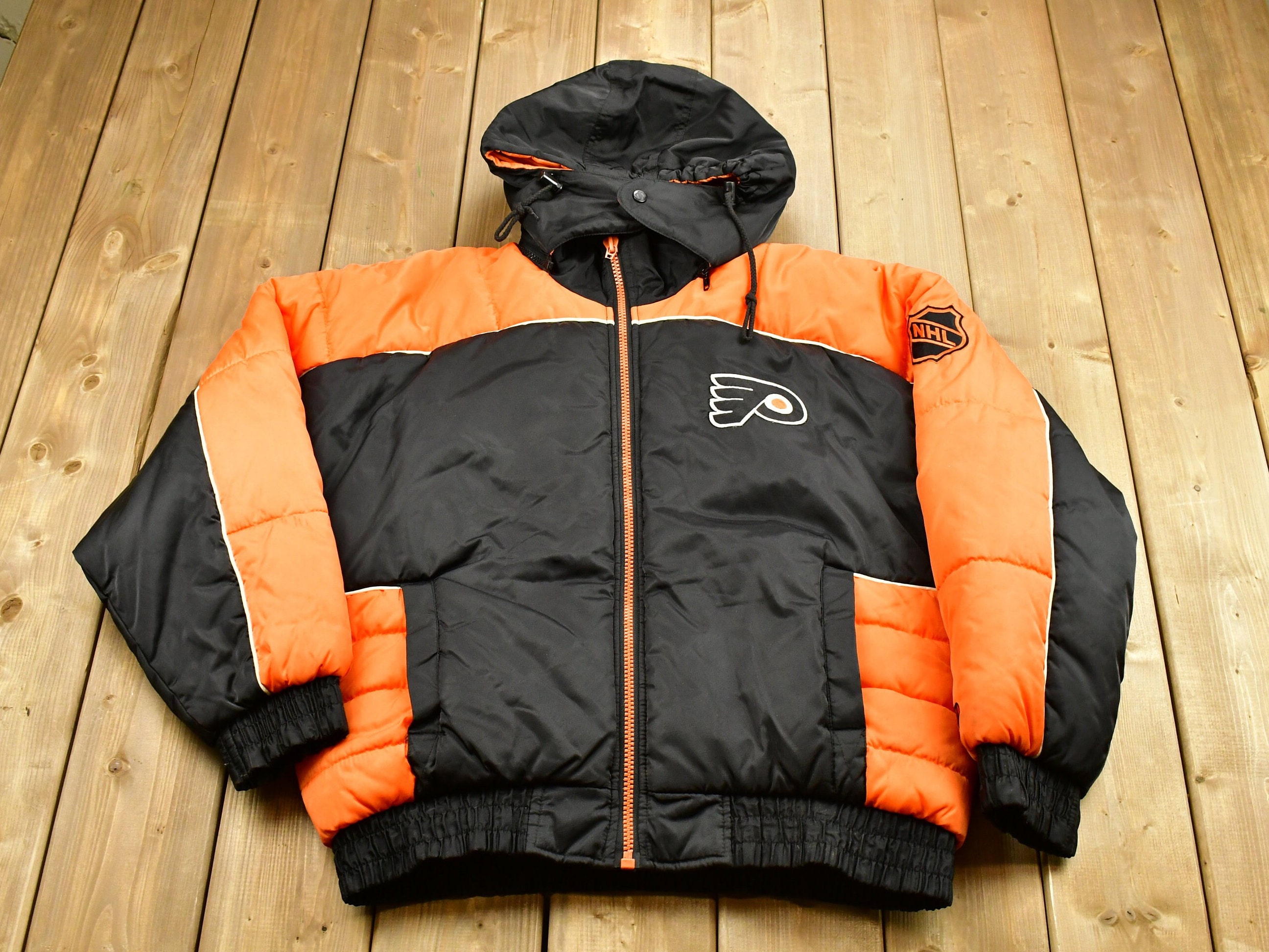 Vintage 1990s Philadelphia Flyers NHL Pro Player Puffer Vintage 1990s Philadelphia Flyers NHL Pro Player Puffer