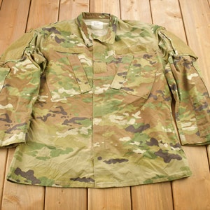 Vintage US Military Camouflaged Button Up Shirt / USMC / US Army Green / Militaria / Size Medium / Authentic Military Gear