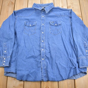 Vintage 1990s Wrangler Western Style Denim Snap Button Shirt / 1990s Button Up / Vintage Cowboy Shirt / Rodeo Shirt