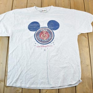 Camiseta promocional vintage de los años 90 con dibujos animados de Walt Disney World Magic Music Days / Camiseta gráfica de los años 90 / Mickey Mouse vintage / Fabricada en EE. UU. / Disney de los años 90