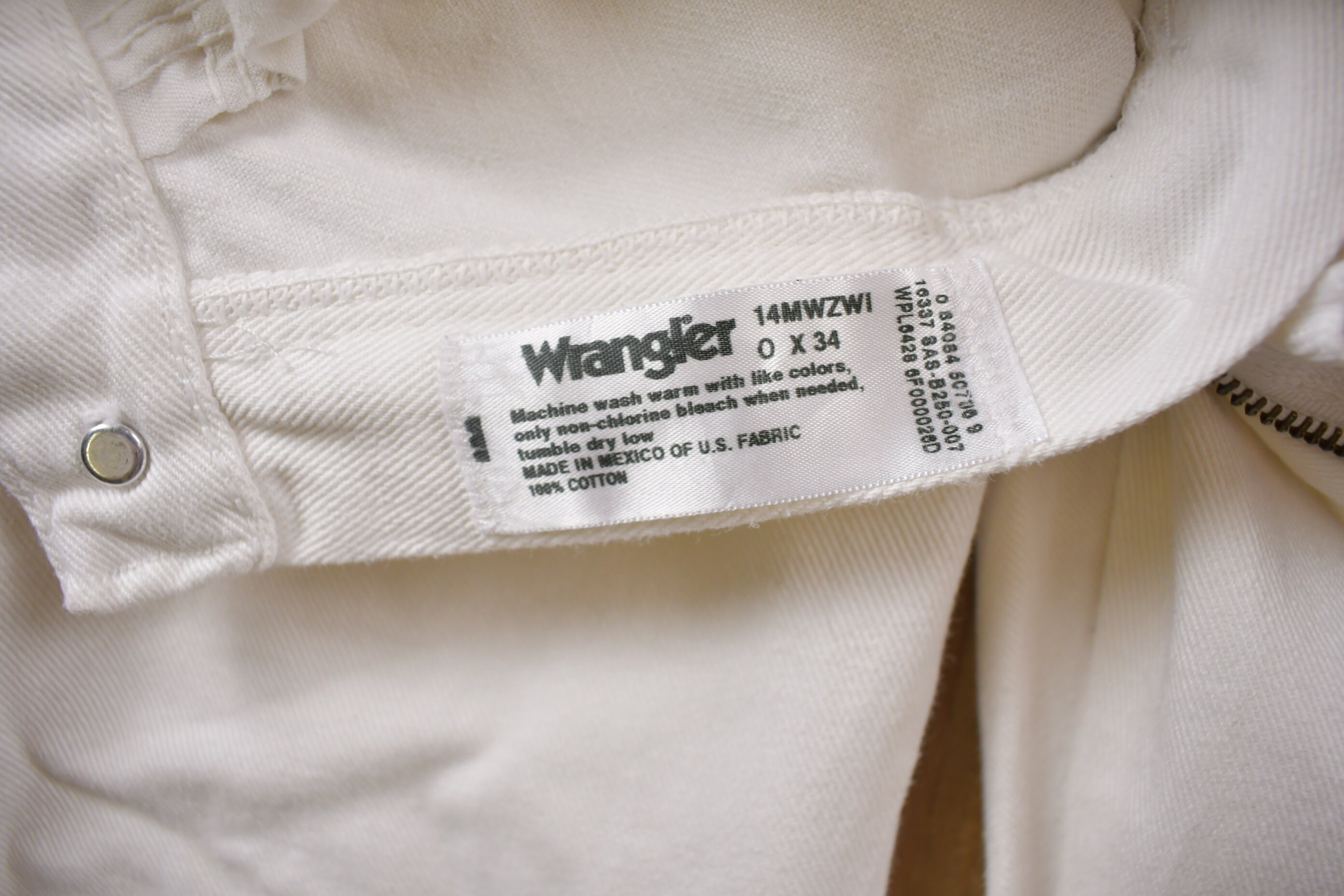 Vintage 1990s Wrangler White Denim Jeans 22 X 32 / American 