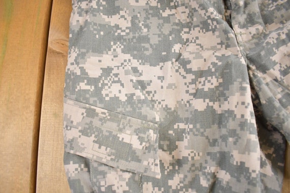 Vintage 2000s US Army Universal Camouflage Cargo … - image 5