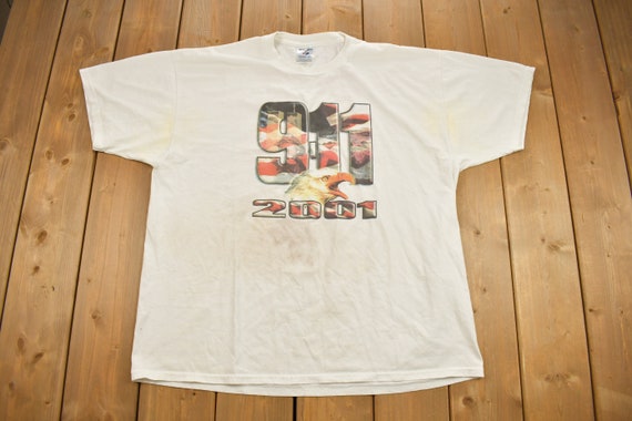 Vintage 2001 911 Remembrance T-Shirt / God Bless … - image 1