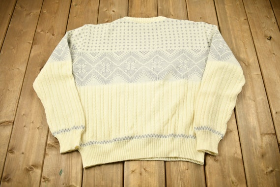 Vintage 1990s Winter Theme Knitted Crewneck Sweat… - image 2