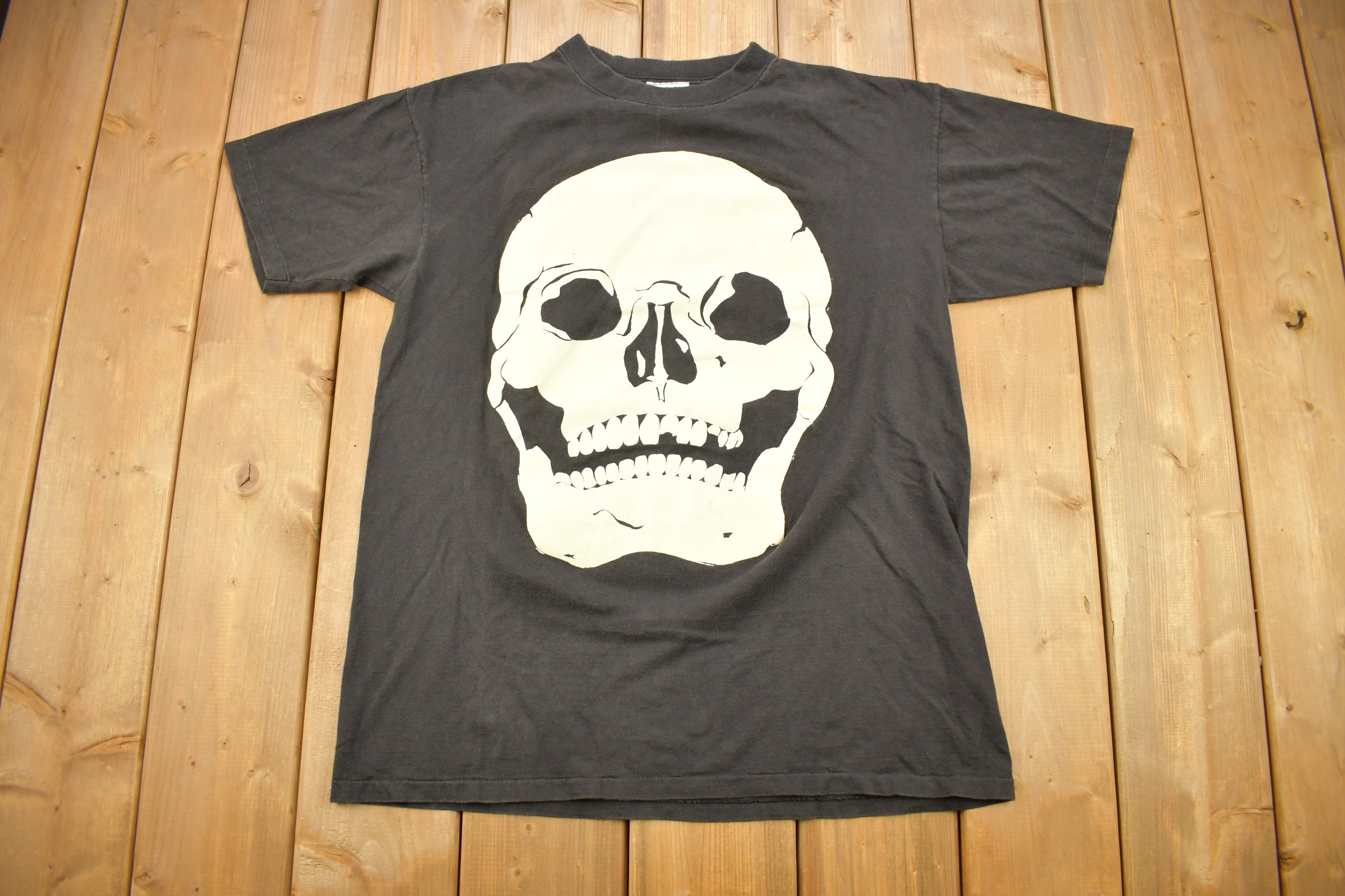 Vintage 1990s Rattle My Bones Skull T-shirt / Graphic / Skull Tee
