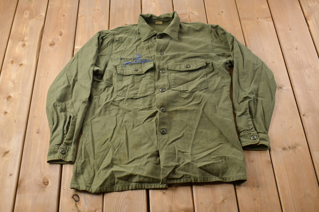 Vintage 1970s US Army Military Green Button up Shirt / 1970s Button up