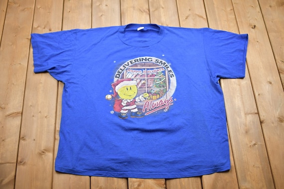 Vintage 1990s Wal-Mart Mankato Minnesota T-Shirt / Souvenir T Shirt / Streetwear / Made In USA / Christmas Tee / Wal-Mart Supercenter