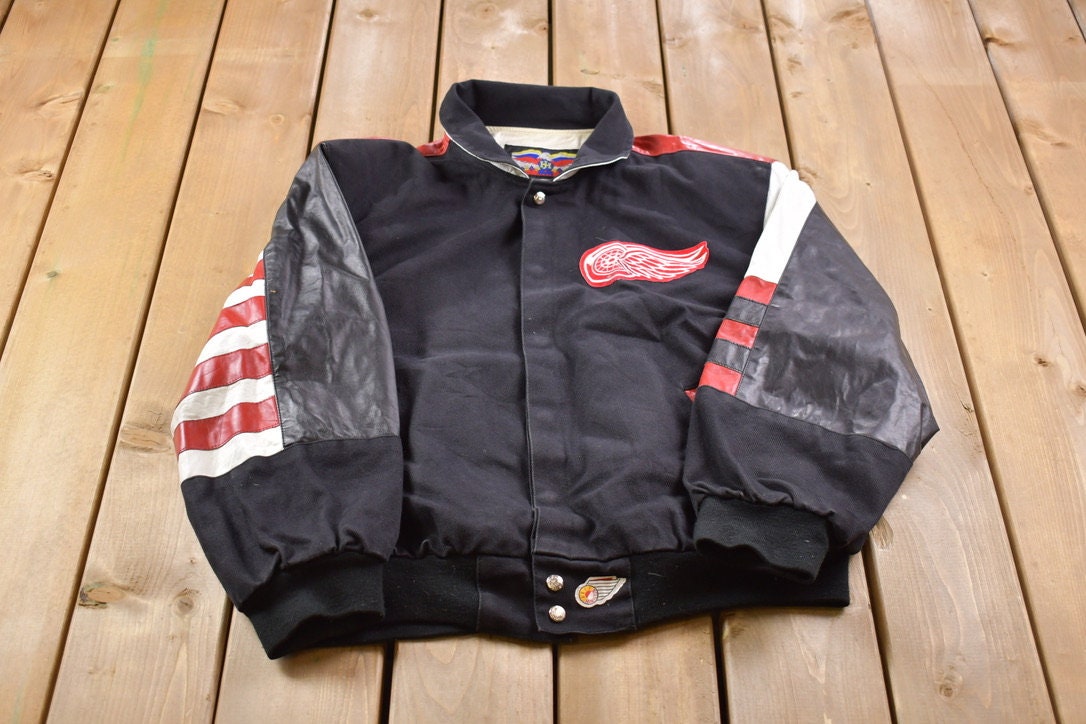 Vintage 1990s Detroit Red Wings NHL 90s Bomber Jacket / NHL Team Logo /  Winter Sportswear / Streetwear Fashion / Hockey Fan Gear